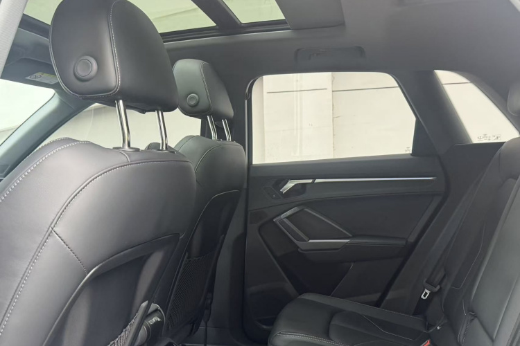 Audi Q3 2024 car image #19