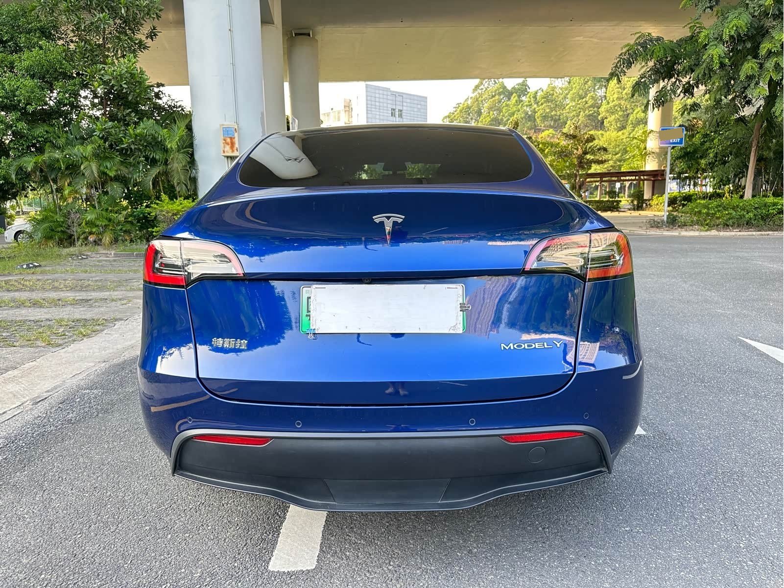 Tesla Model Y 2023 #4 Tesla Model Y 2023 car image #4