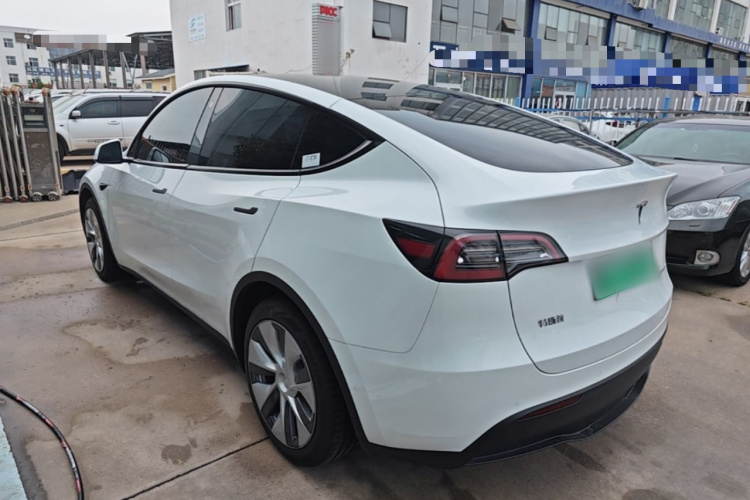 Tesla Model Y 2023 car image #7