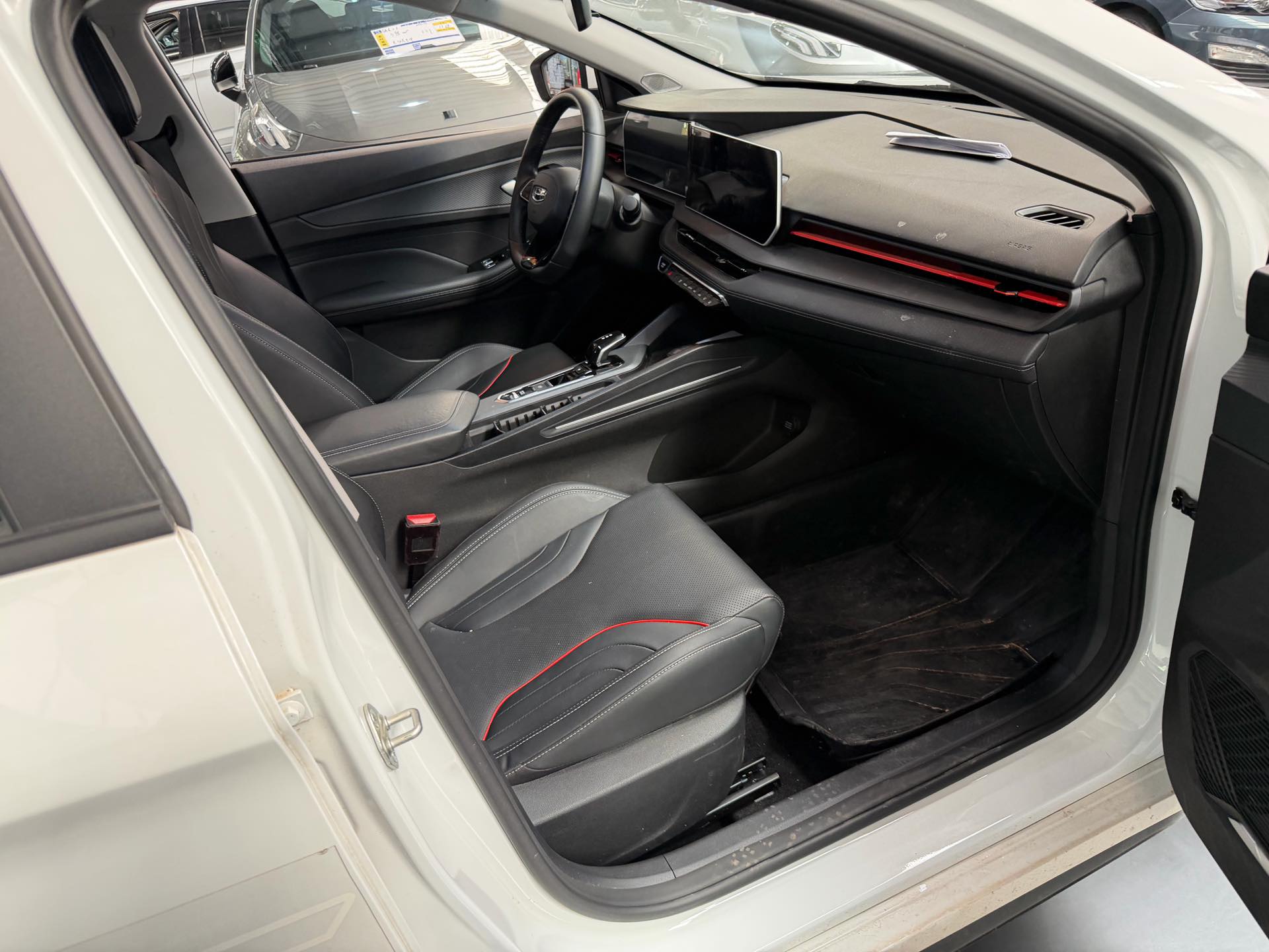 GEELY Binray 2025 car image #4