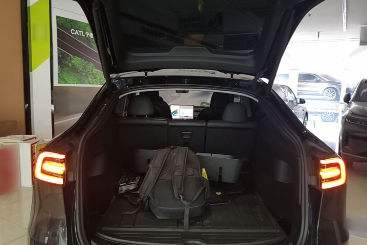 Tesla Model Y 2022 car image #19