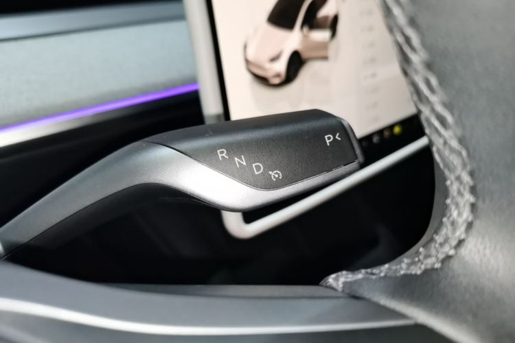 Tesla Model Y 2024 #14 Tesla Model Y 2024 car image #14