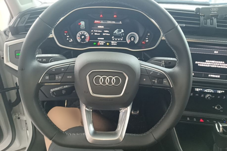 Audi Q3 2023 car image #15