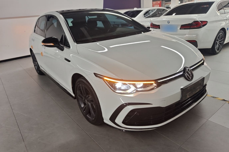 Volkswagen Golf 2023 car image #4