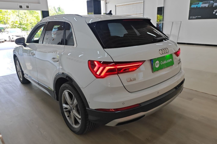 Audi Q3 2021 car image #5