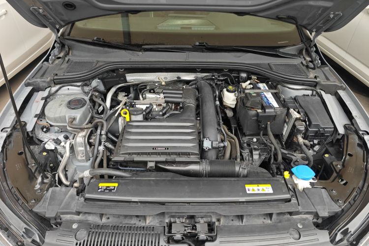 Volkswagen Golf 2021 car image #22