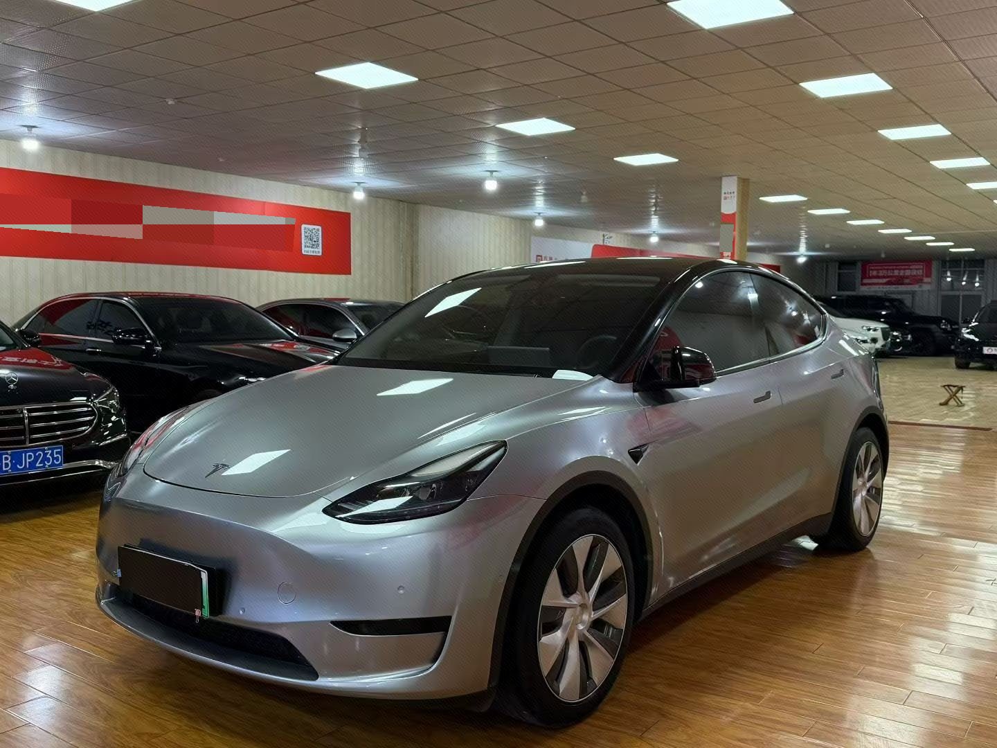 Tesla Model Y 2023 car image 