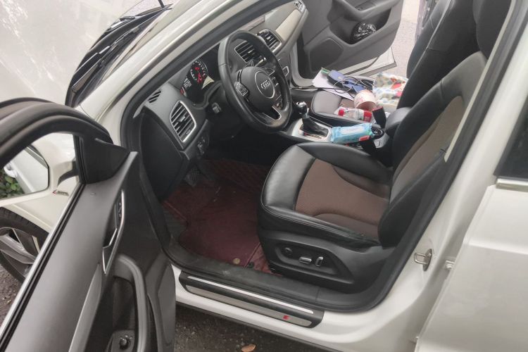 Audi Q3 2019 car image #9