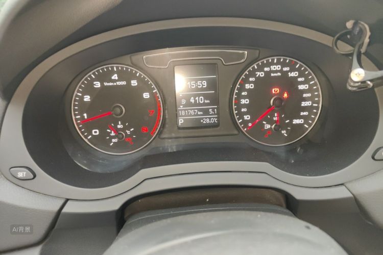 Audi Q3 2016 car image #13