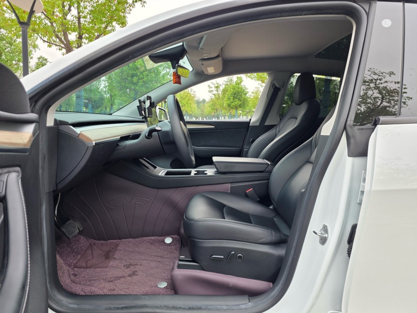 Tesla Model Y 2023 #5 Tesla Model Y 2023 car image #5