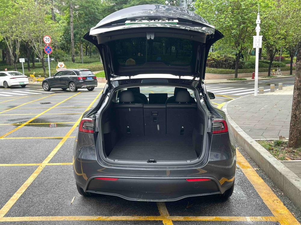 Tesla Model Y 2024 #14 Tesla Model Y 2024 car image #14