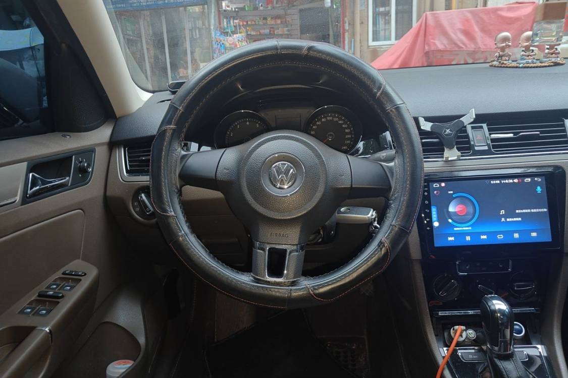 Volkswagen Bora 2013 car image #24