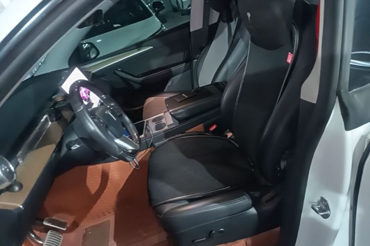 Tesla Model Y 2023 car image #15
