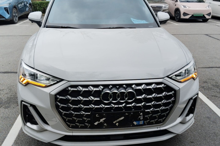 Audi Q3 2025 #3 Audi Q3 2025 car image #3