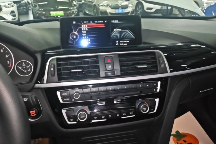 BMW 3 Series 2016 car image #17