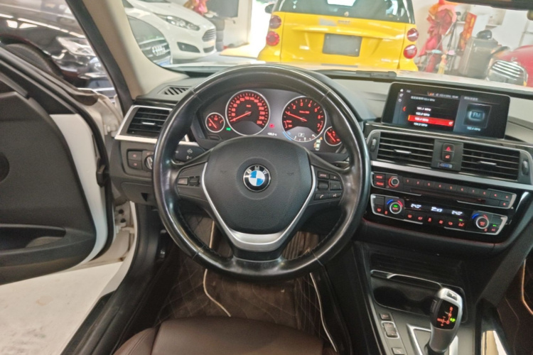 BMW 3 Series 2018 car image #11