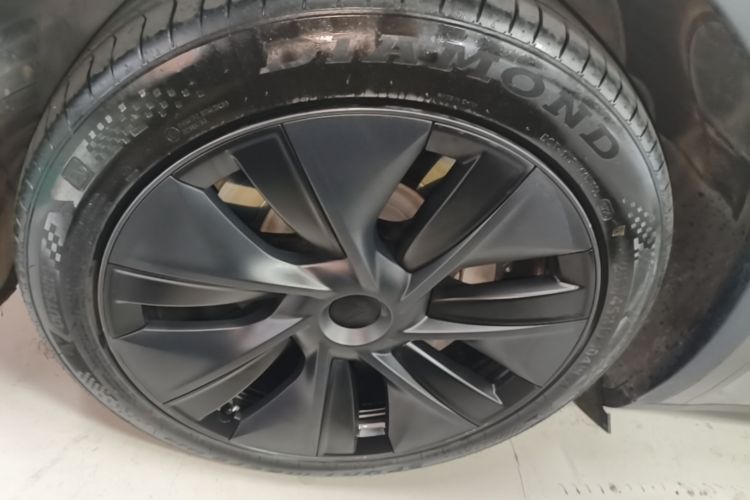 Tesla Model Y 2024 car image #9