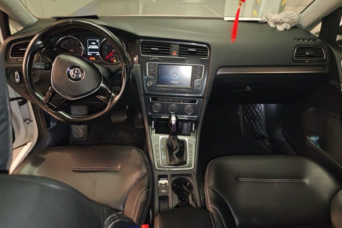 Volkswagen Golf 2017 car image #21