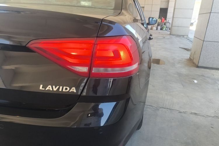 Volkswagen Lavida 2017 car image #8