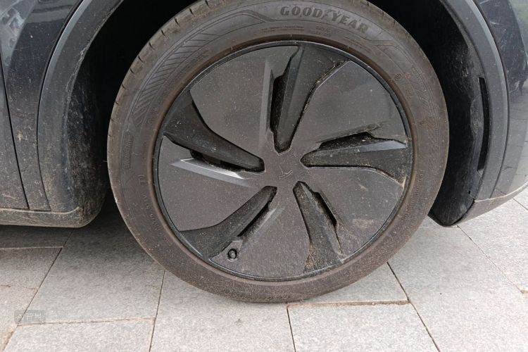 Tesla Model Y 2025 car image #9
