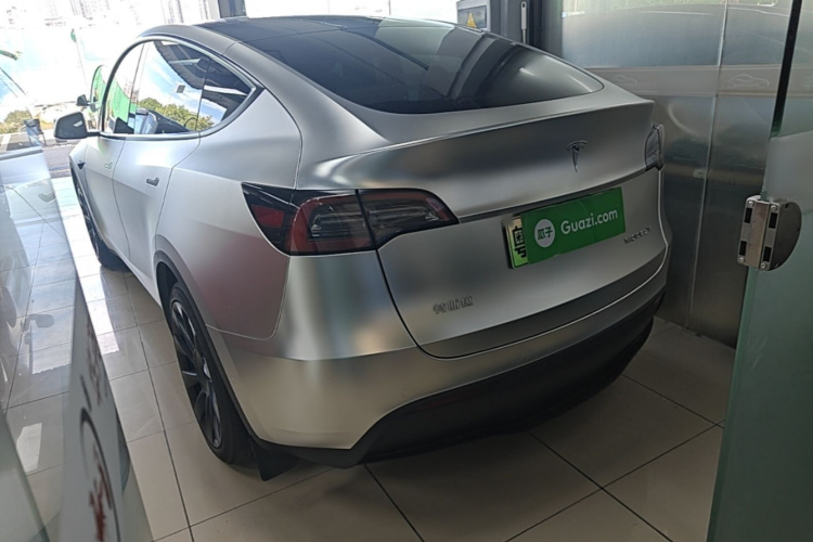 Tesla Model Y 2022 car image #5