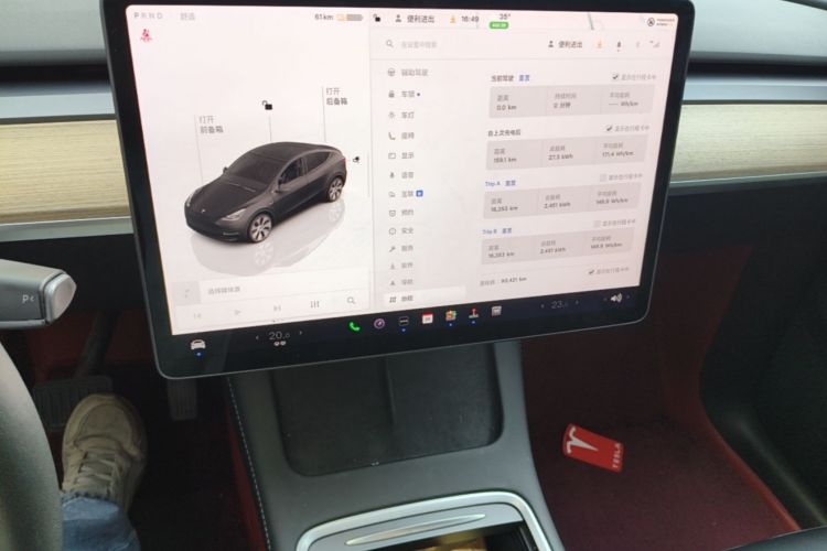Tesla Model Y 2023 immagine di auto #15