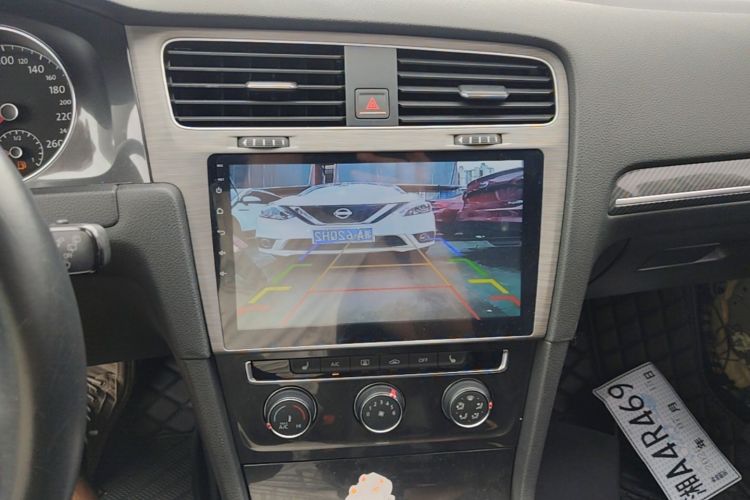 Volkswagen Golf 2018 car image #13
