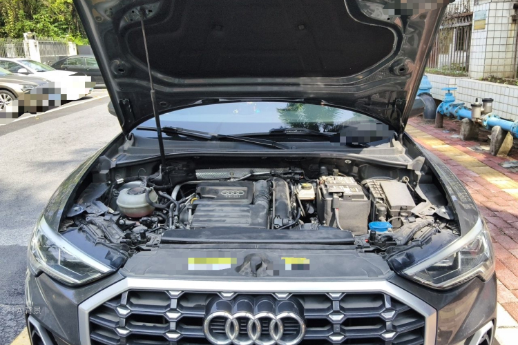 Audi Q3 2020 car image #22