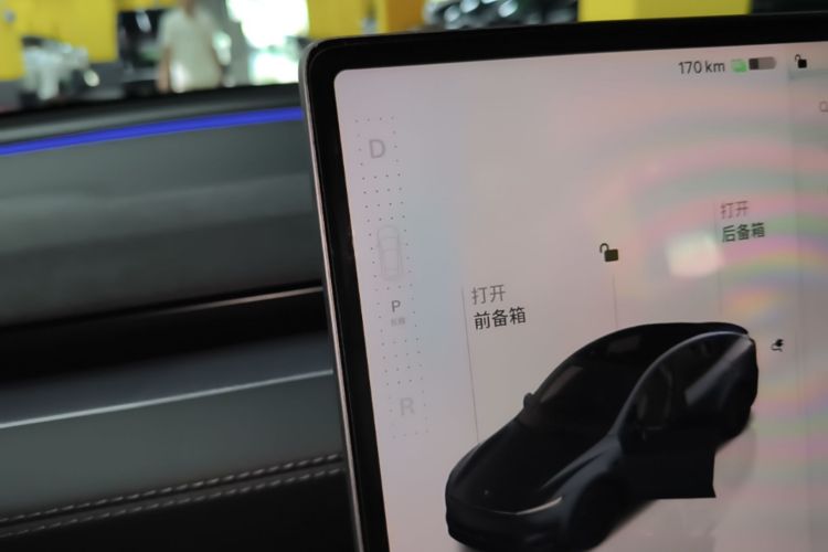 Tesla Model Y 2025 immagine di auto #18
