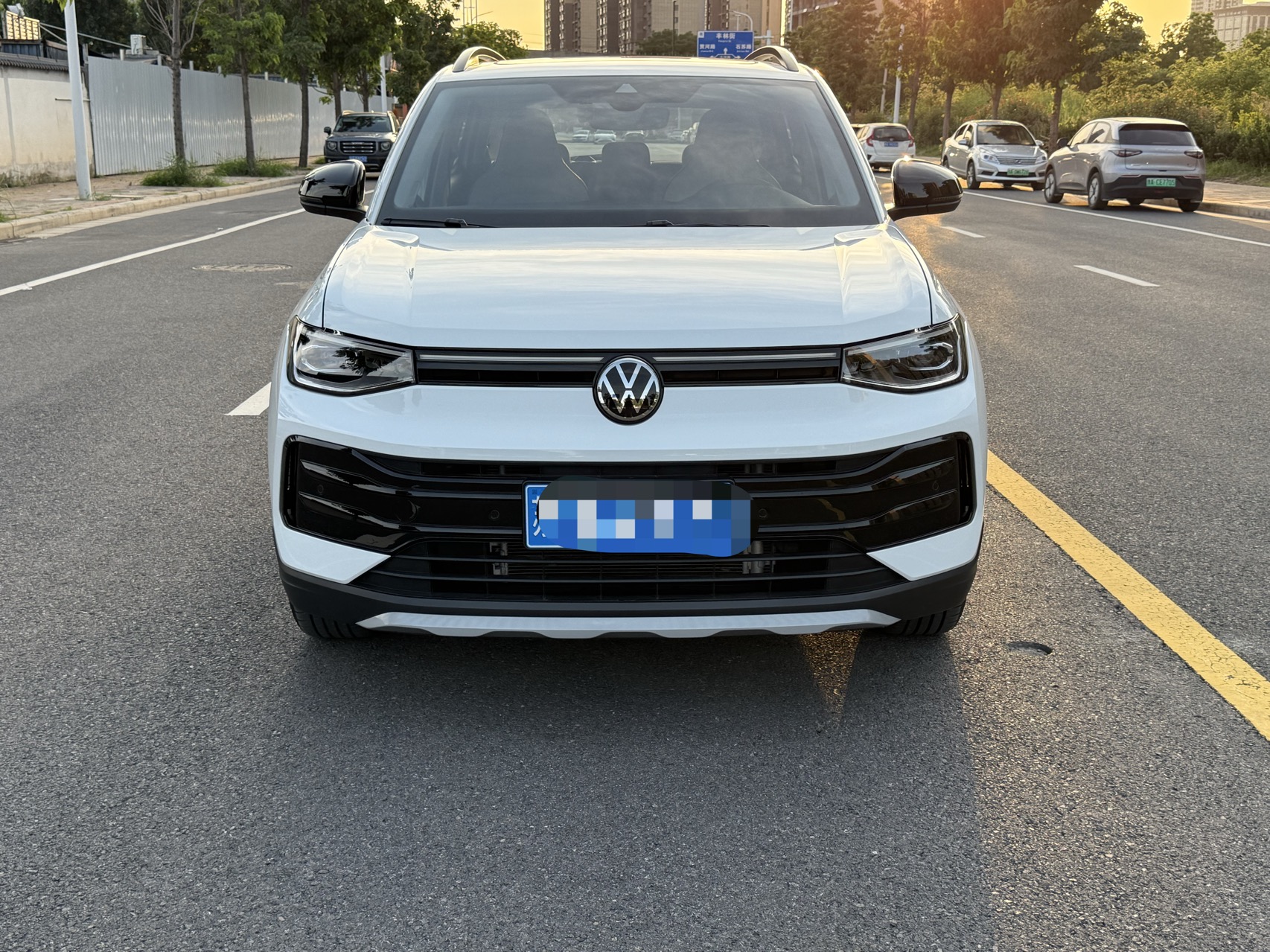 Volkswagen Tharu 2025 imagen de coche #2