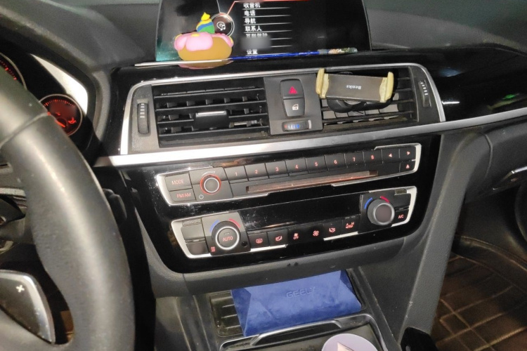 BMW 3 Series 2017 #17 BMW 3 Series 2017 car image #17