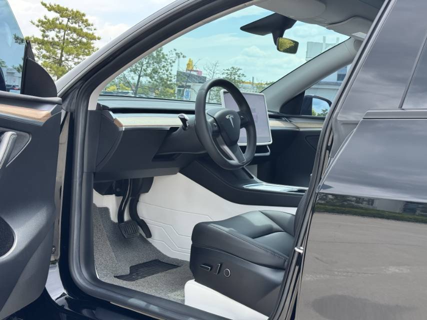 Tesla Model Y 2023 #4 Tesla Model Y 2023 car image #4
