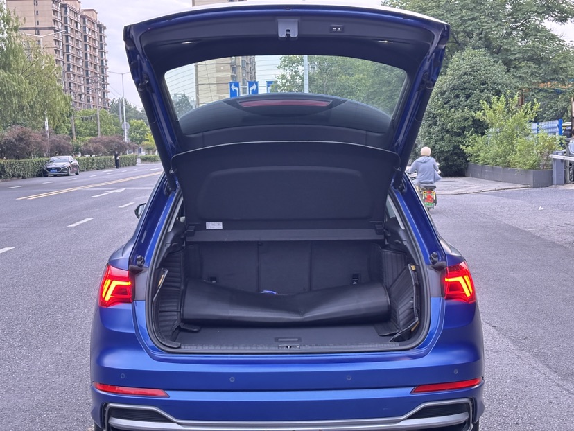 Audi Q3 2020 car image #7