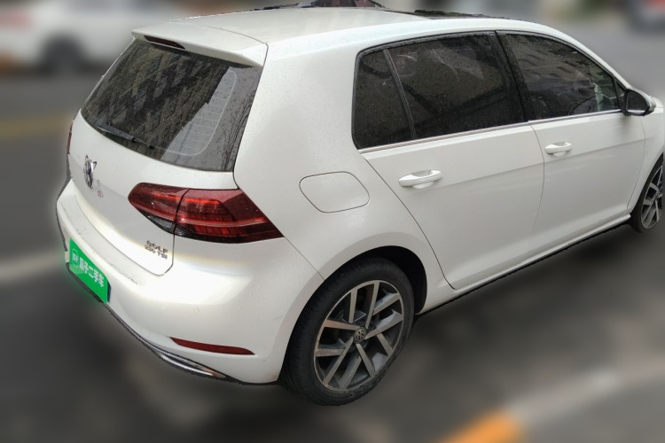 Volkswagen Golf 2018 car image #7