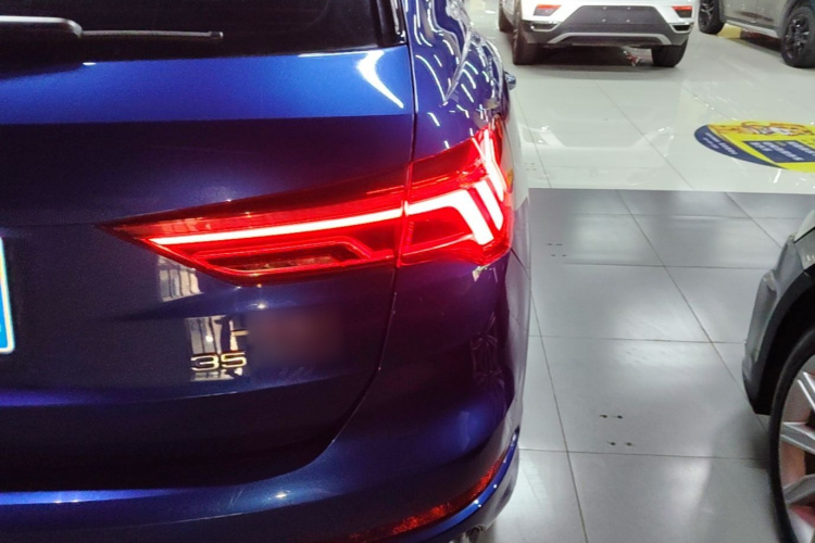 Audi Q3 2020 car image #8