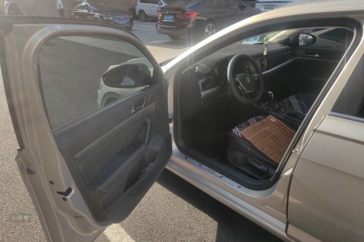 Volkswagen Lavida 2019 car image #18