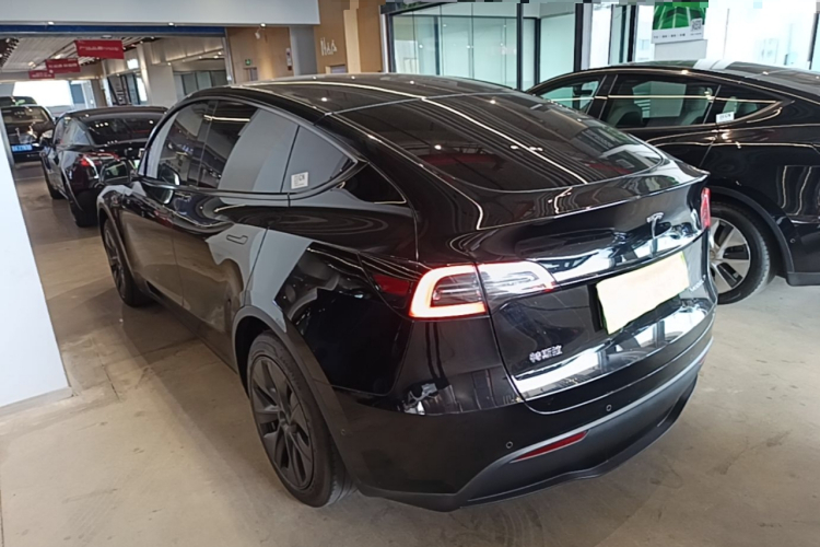 Tesla Model Y 2023 #5 Tesla Model Y 2023 immagine di auto #5