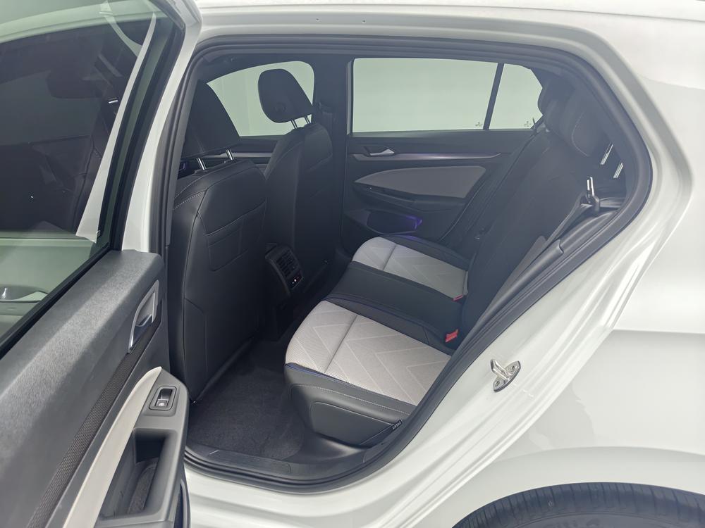 Volkswagen Golf 2024 car image #18