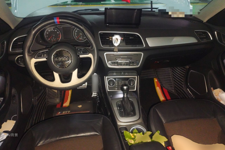Audi Q3 2018 car image #11