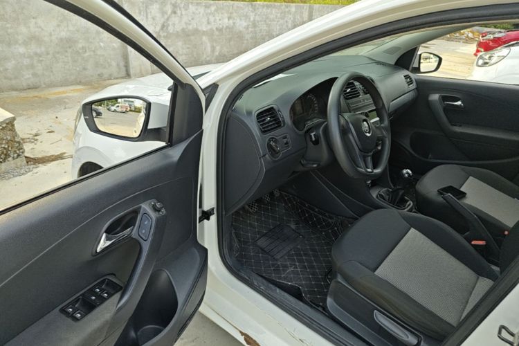 Volkswagen Polo 2015 #16 Volkswagen Polo 2015 car image #16