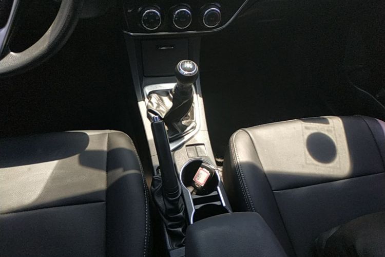 Toyota Corolla 2016 #18 Toyota Corolla 2016 car image #18