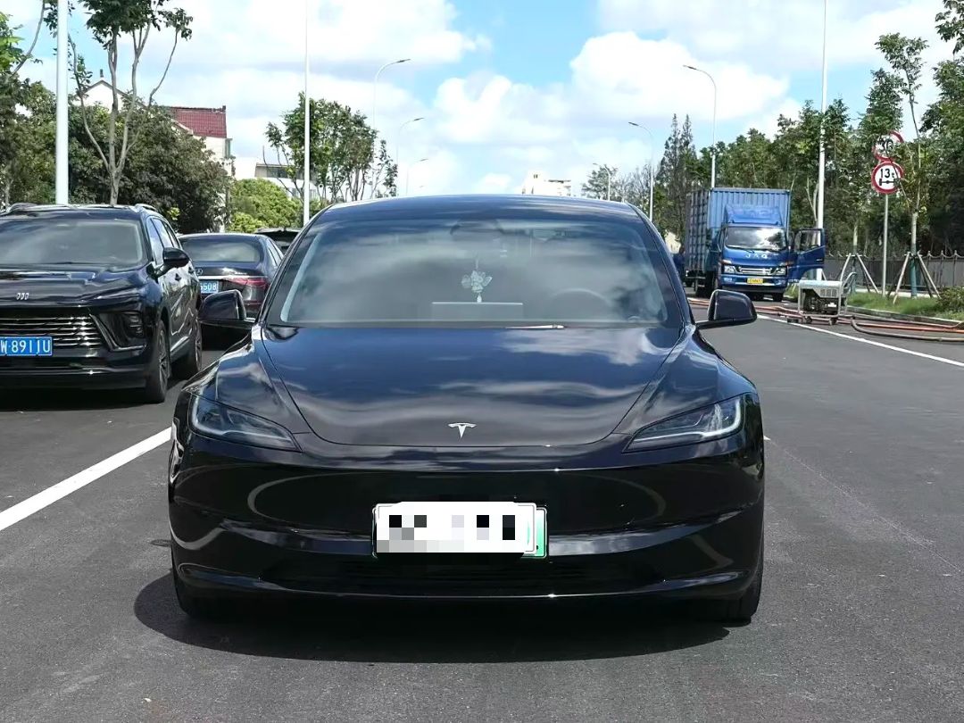 Tesla Model 3 2025 صورة سيارة #3