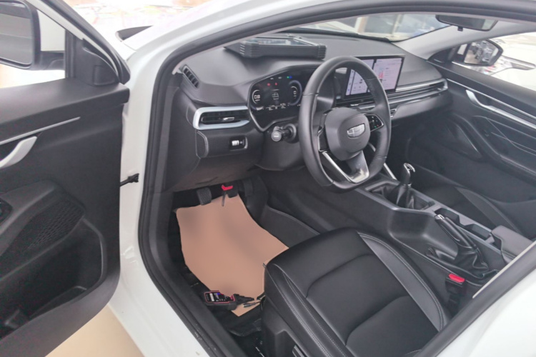 GEELY Emgrand 2025 car image #16