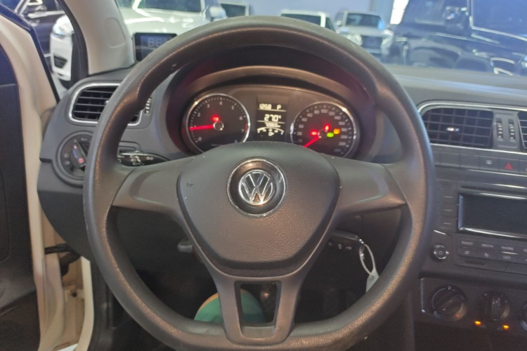 Volkswagen Polo 2015 #11 Volkswagen Polo 2015 car image #11