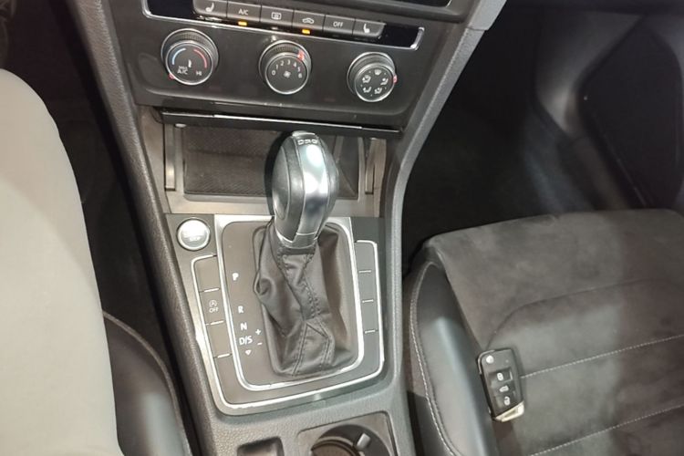 Volkswagen Golf 2019 #14 Volkswagen Golf 2019 car image #14