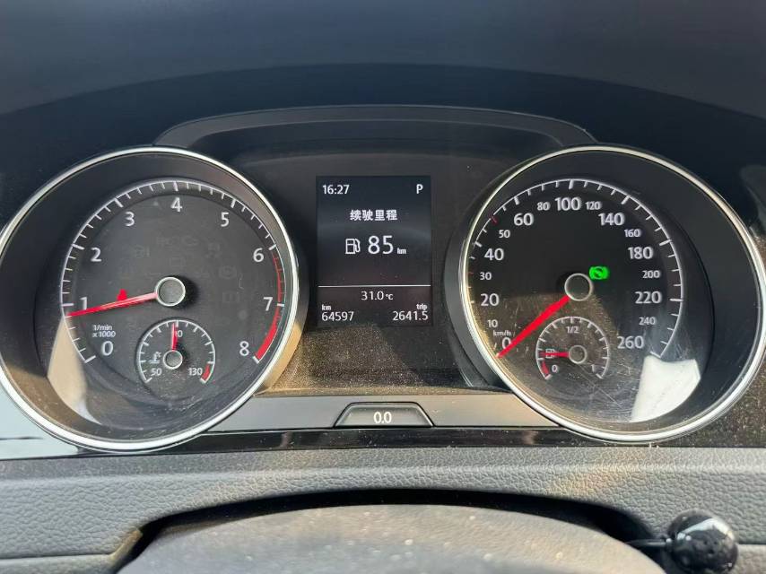 Volkswagen Golf 2017 car image #6