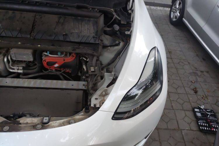 Tesla Model Y 2021 car image #29