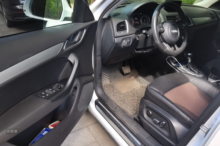 Audi Q3 2018 car image #18