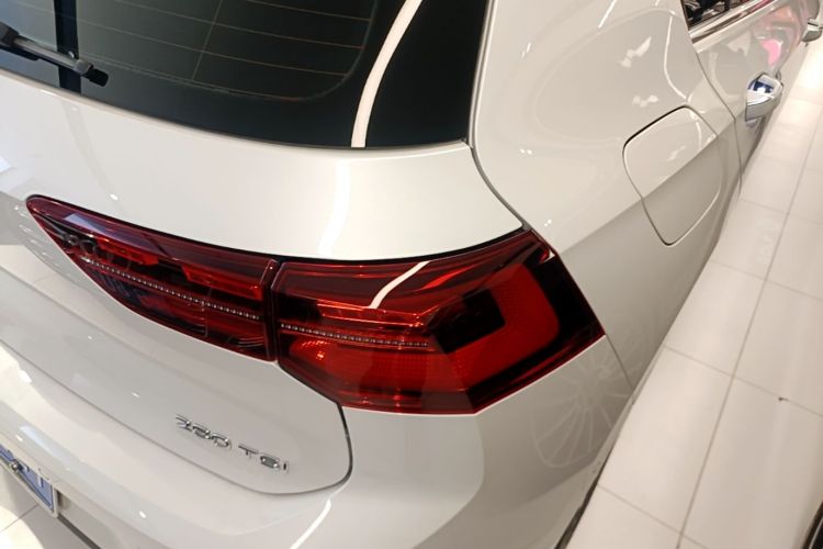 Volkswagen Golf 2022 car image #8