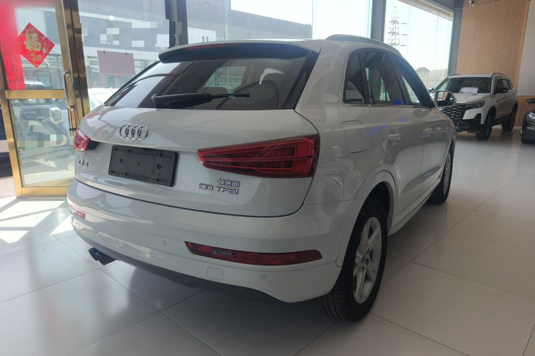 Audi Q3 2019 car image #6